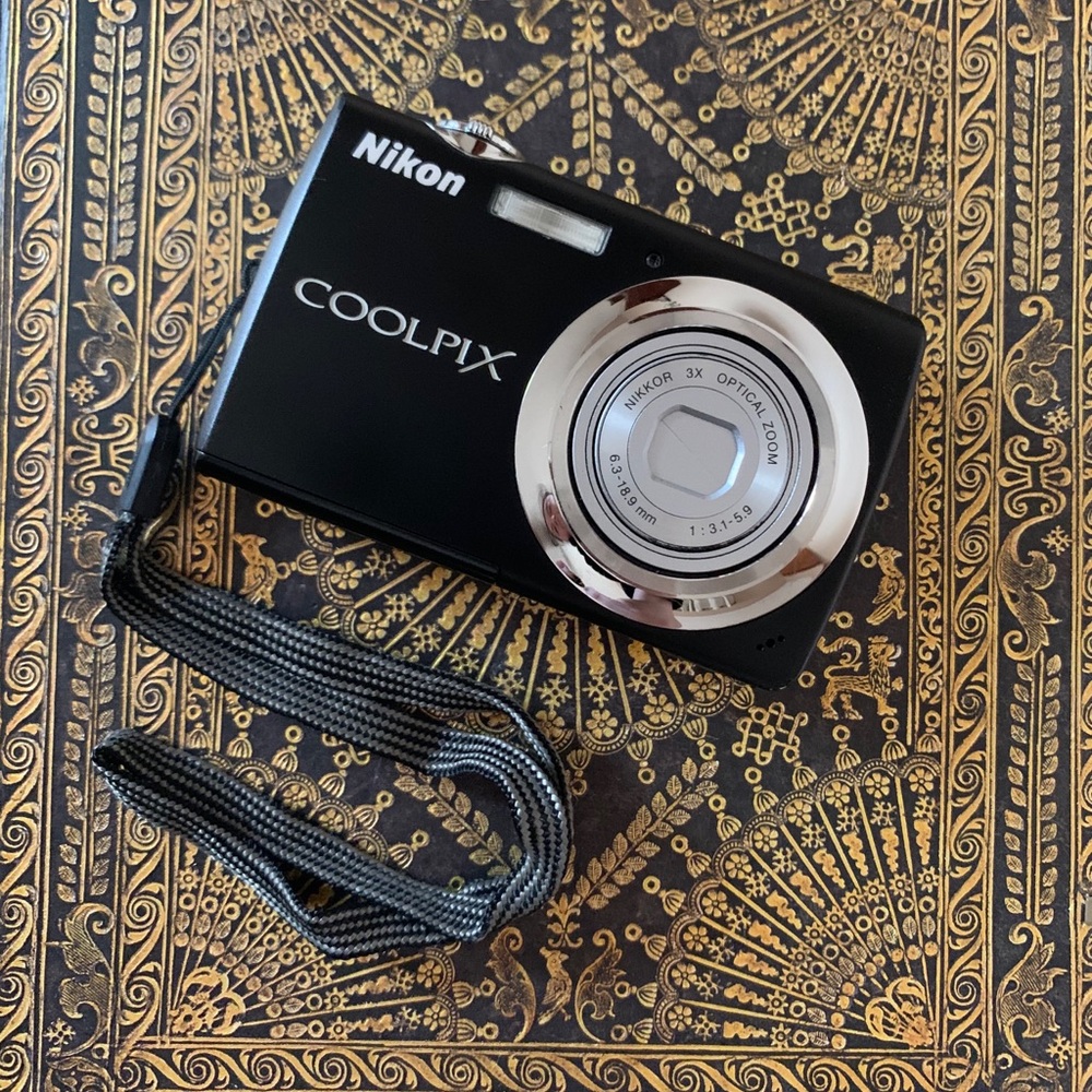 COPY - Nikon Cool Pic S220 Camera